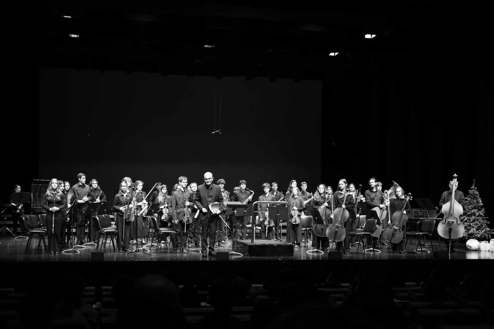 Orquestra a atuar em palco